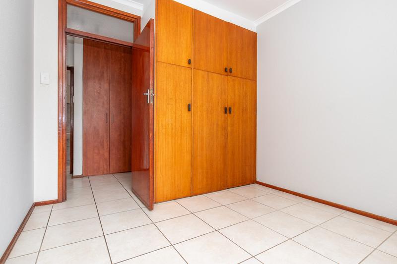 To Let 3 Bedroom Property for Rent in Meadowridge Western Cape